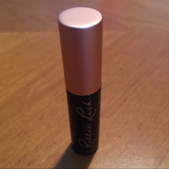 Benefit Roller Lash Mascara - Picture 7 of 12